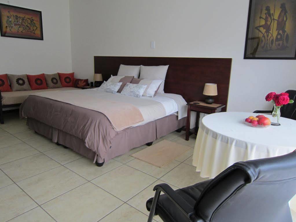 Amohela Guesthouse Мидранд Экстерьер фото